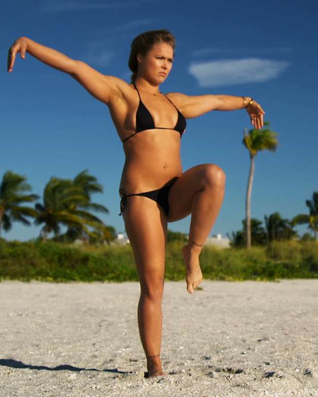 Sexy Ronda Rousey, Making of SI Swimsuit 2015 (image)